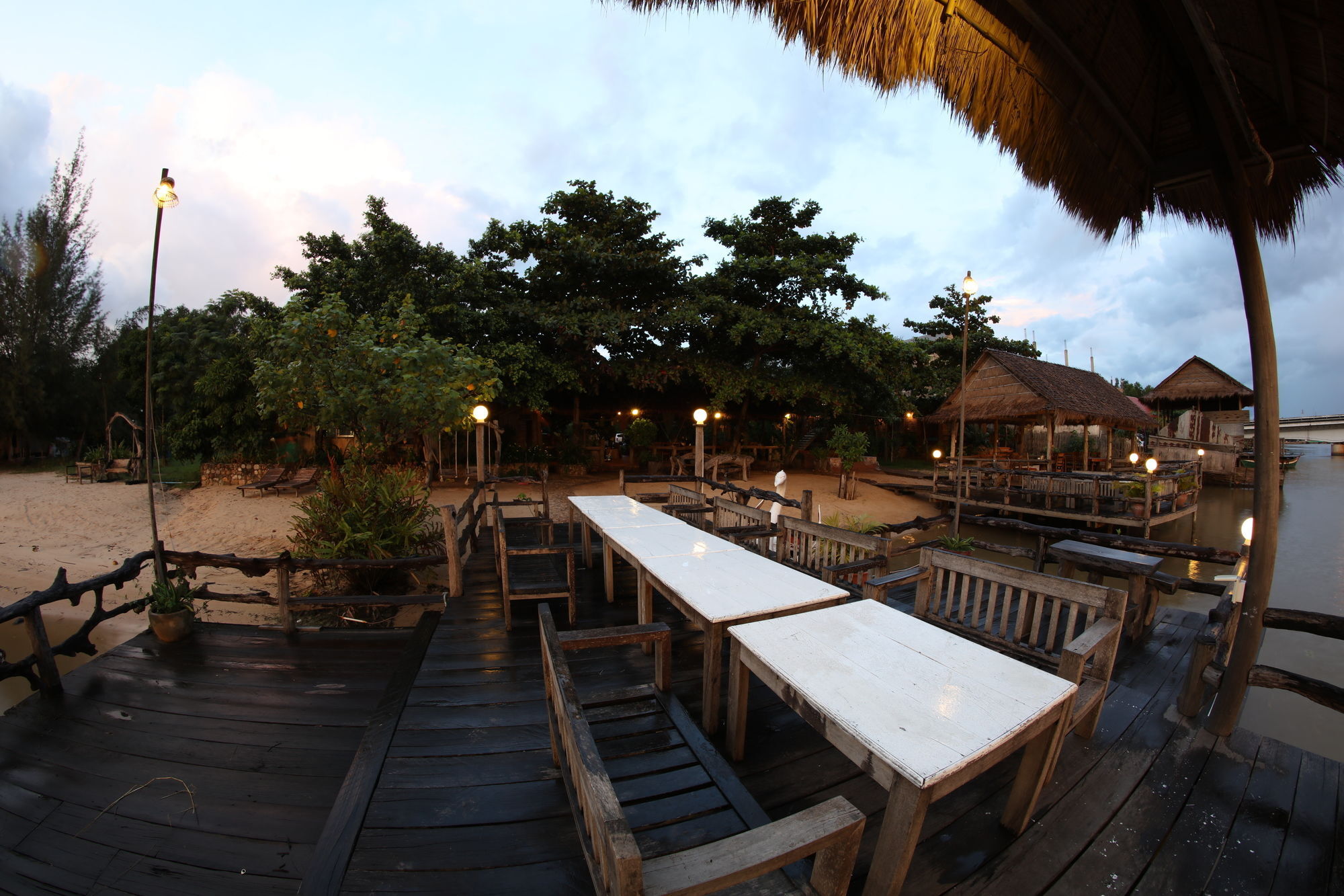 كامبوت Natural Bungalows Restaurant And Bar المظهر الخارجي الصورة